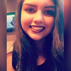 Meet your Posher, Larissa